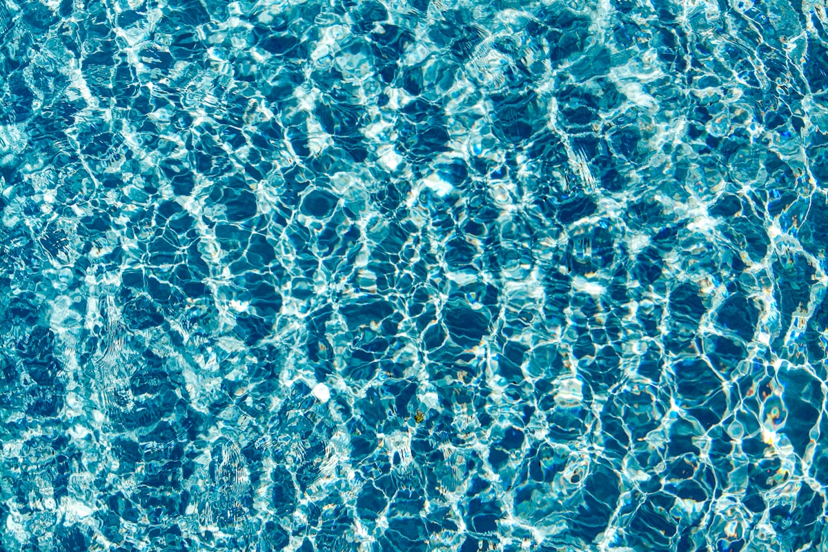 Clases en piscina comunitaria